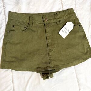 Sadie and Sage World Traveler Olive Green Shorts Size Small